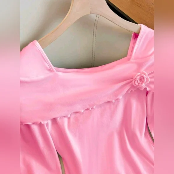 GlowEve Women's Elegant 3D Floral Asymmetric Hem Long Sleeve - Picture 4 of 8